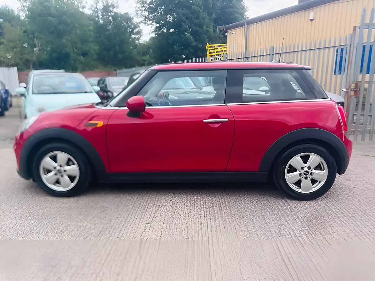 Used 2016 MINI Hatch One Red - Interior and Exterior details 6