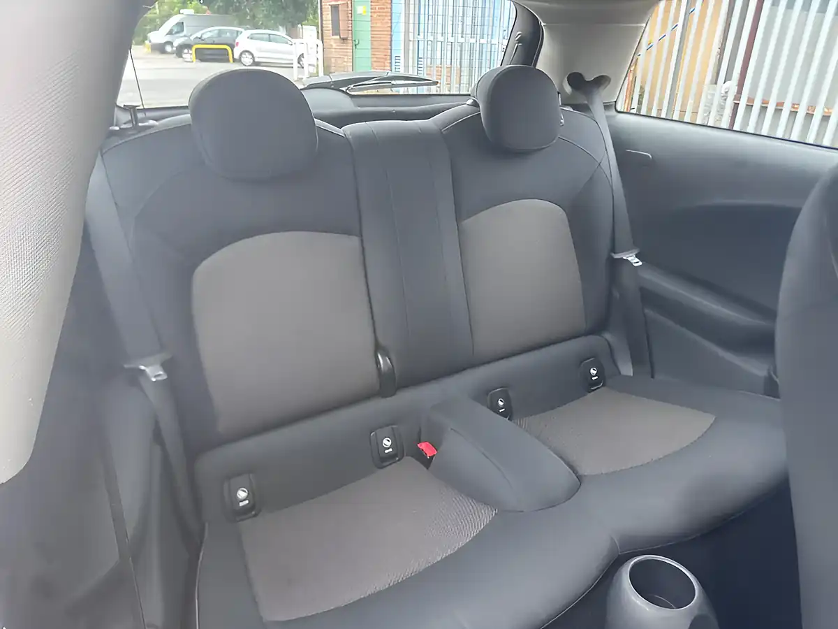 Used 2016 MINI Hatch One Red - Interior and Exterior details 8