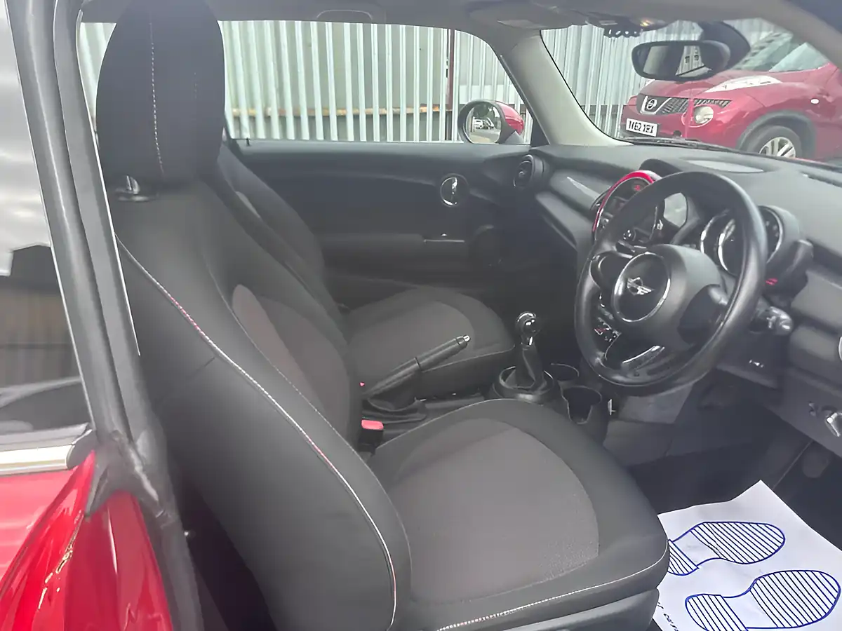 Used 2016 MINI Hatch One Red - Interior and Exterior details 9
