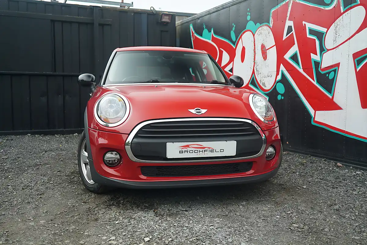 Used 2016 MINI Hatch One Red - Interior and Exterior details 3