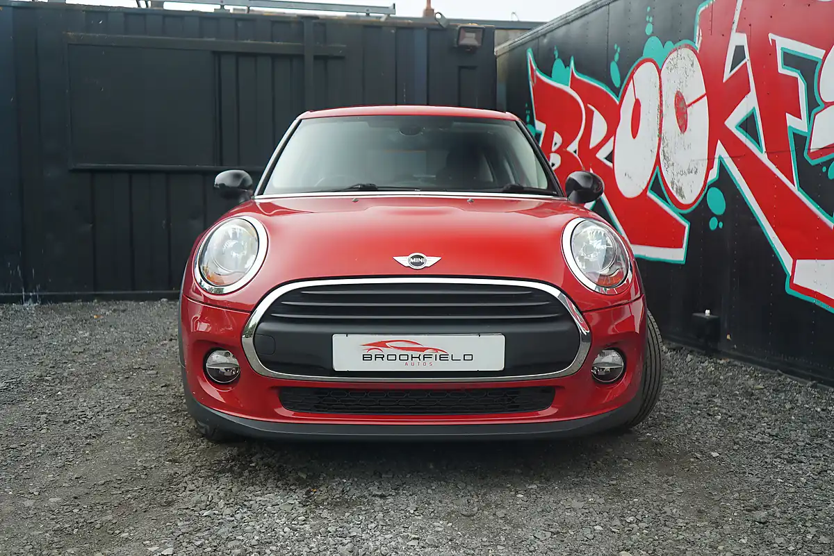 Used 2016 MINI Hatch One Red - Interior and Exterior details 5