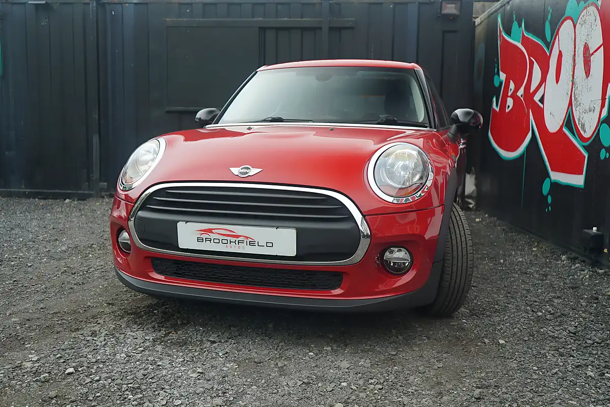 Used 2016 MINI Hatch One Red - Interior and Exterior details 6
