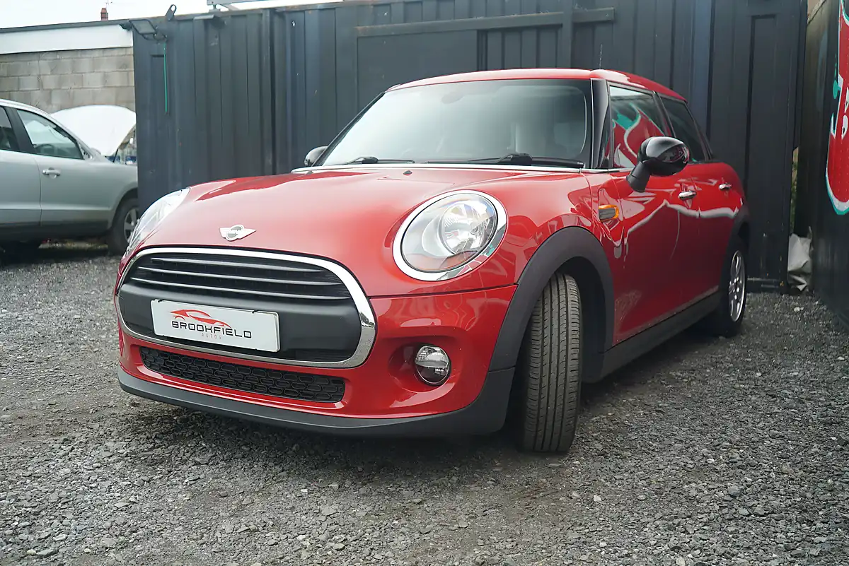 Used 2016 MINI Hatch One Red - Interior and Exterior details 7