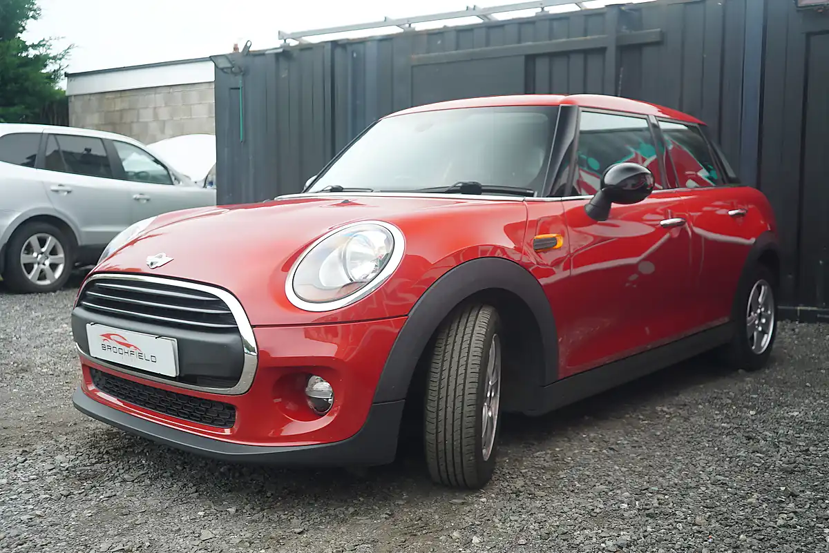 Used 2016 MINI Hatch One Red - Interior and Exterior details 8