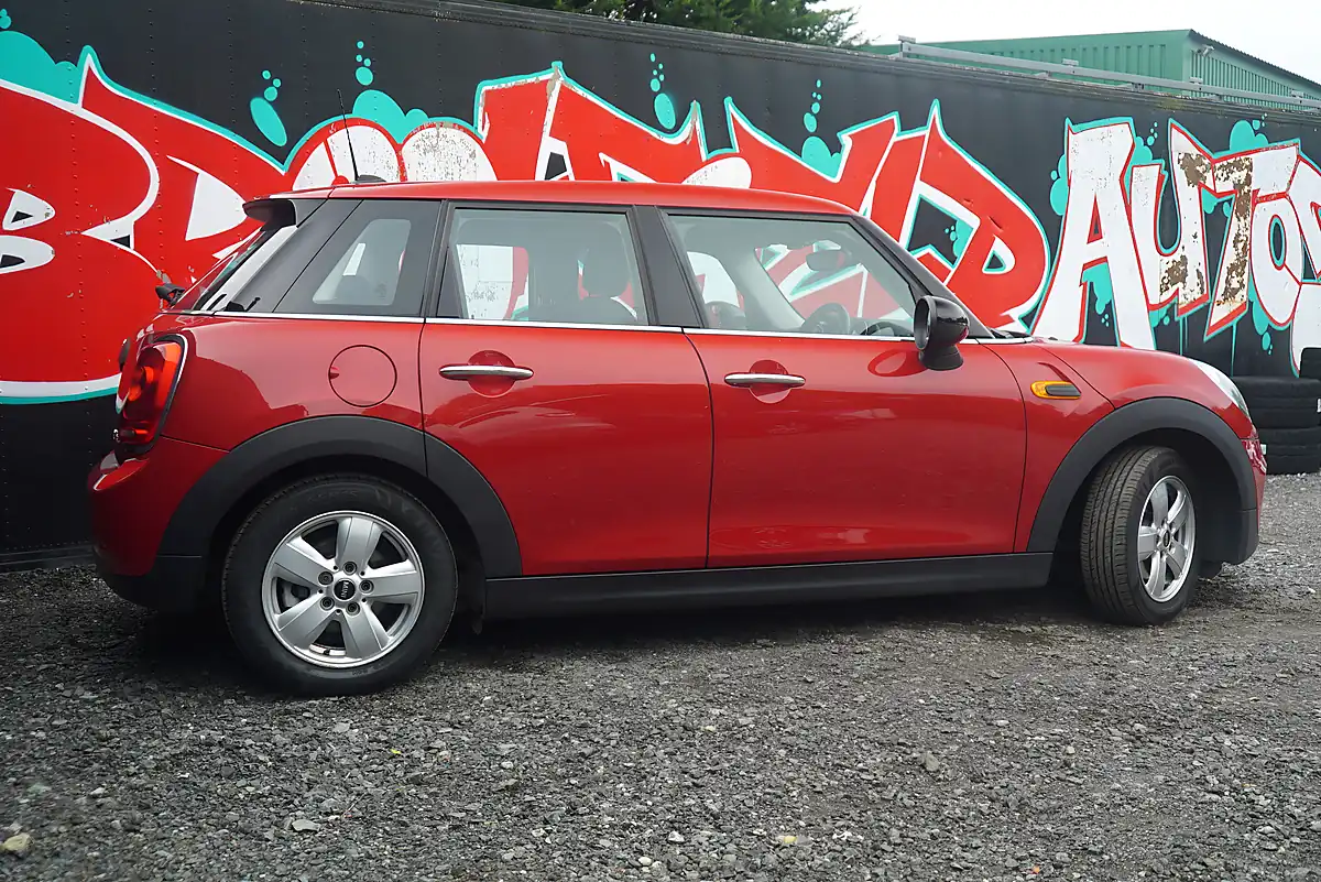 Used 2016 MINI Hatch One Red - Interior and Exterior details 9