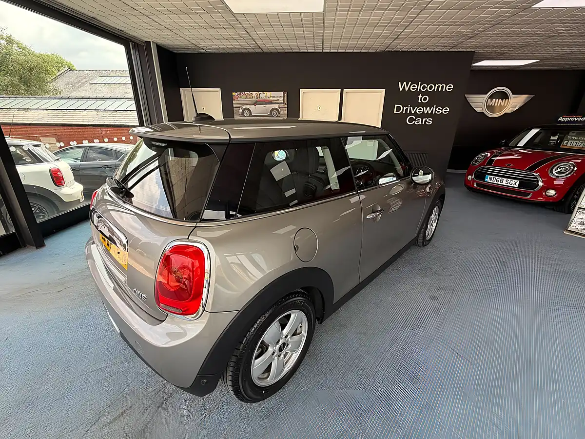 Used 2016 MINI Hatch One Silver - Interior and Exterior details 10