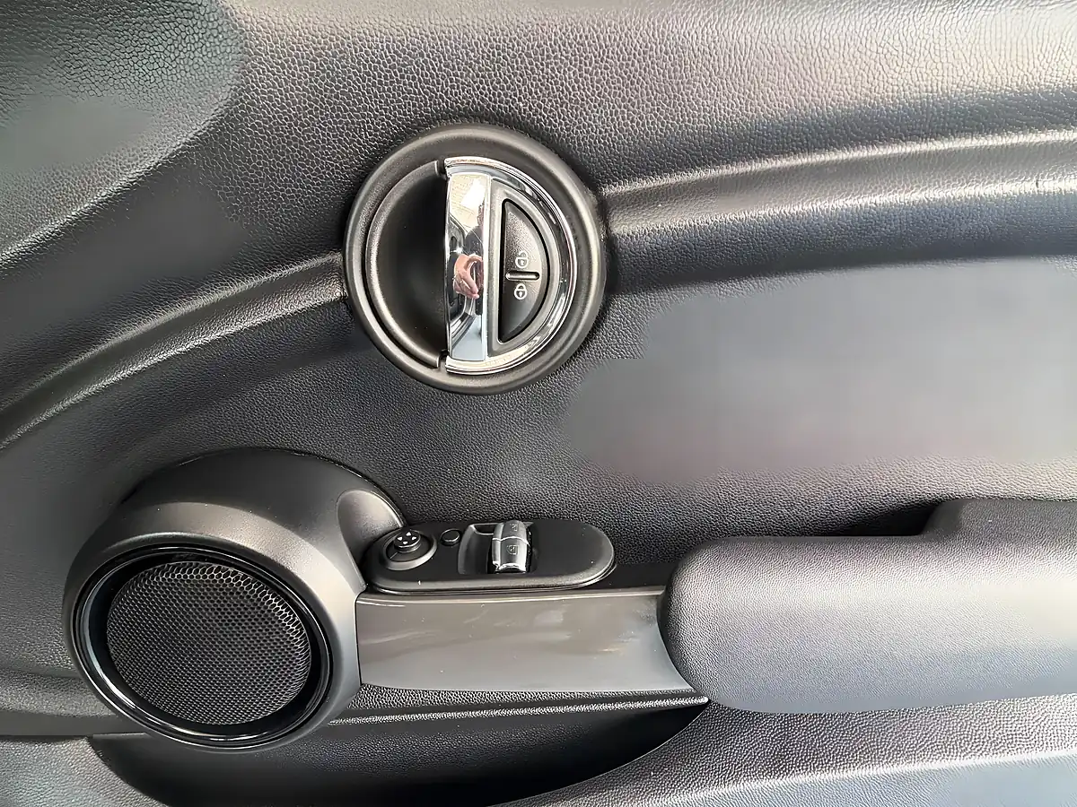 Used 2016 MINI Hatch One Silver - Interior and Exterior details 11