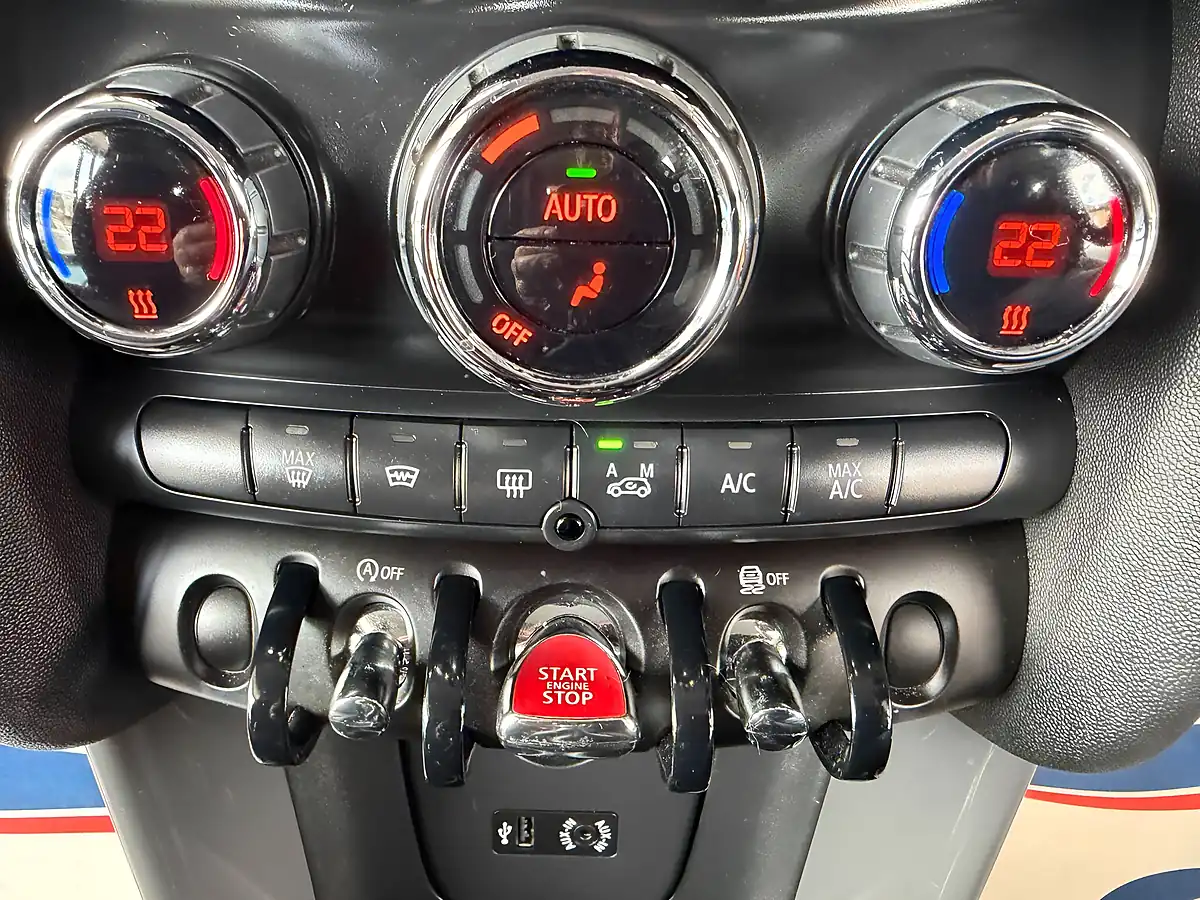 Used 2016 MINI Hatch One Silver - Interior and Exterior details 14