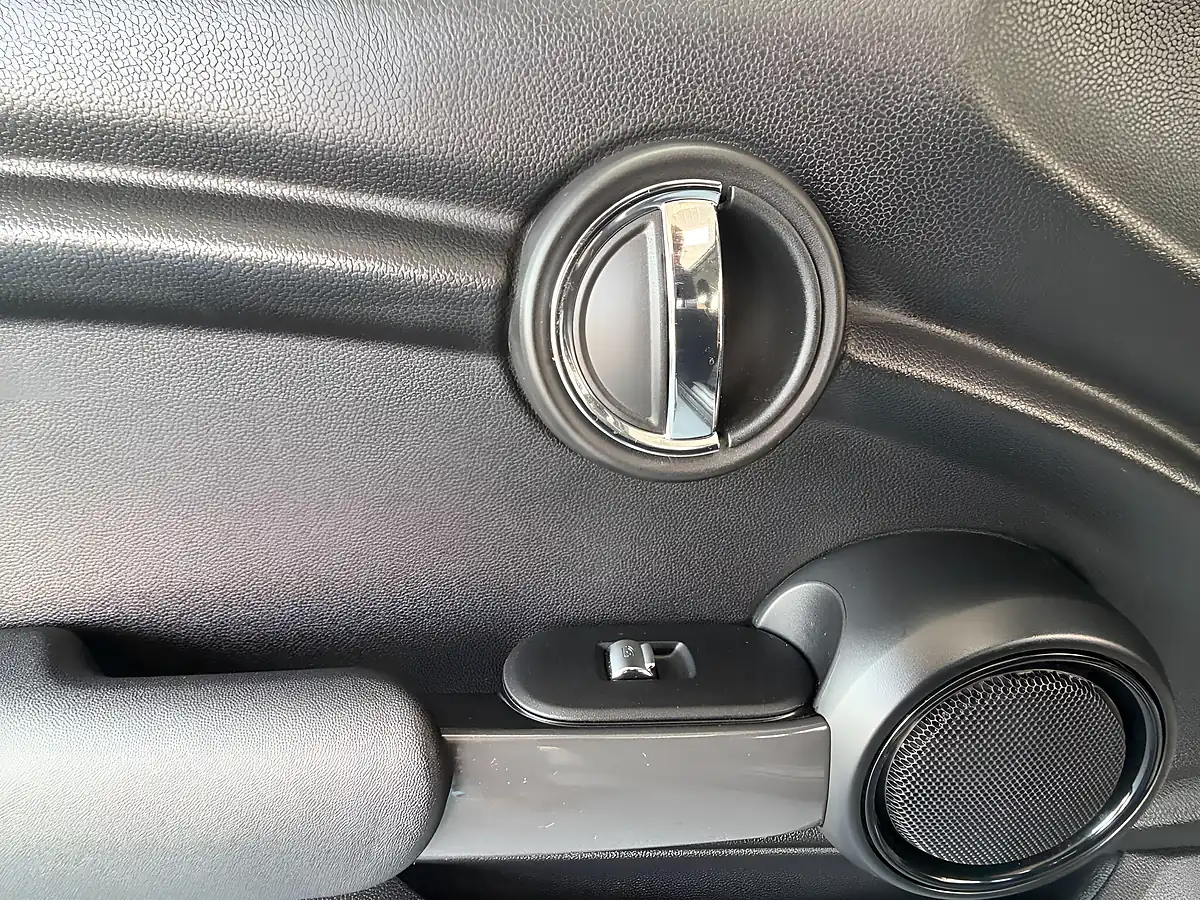 Used 2016 MINI Hatch One Silver - Interior and Exterior details 16