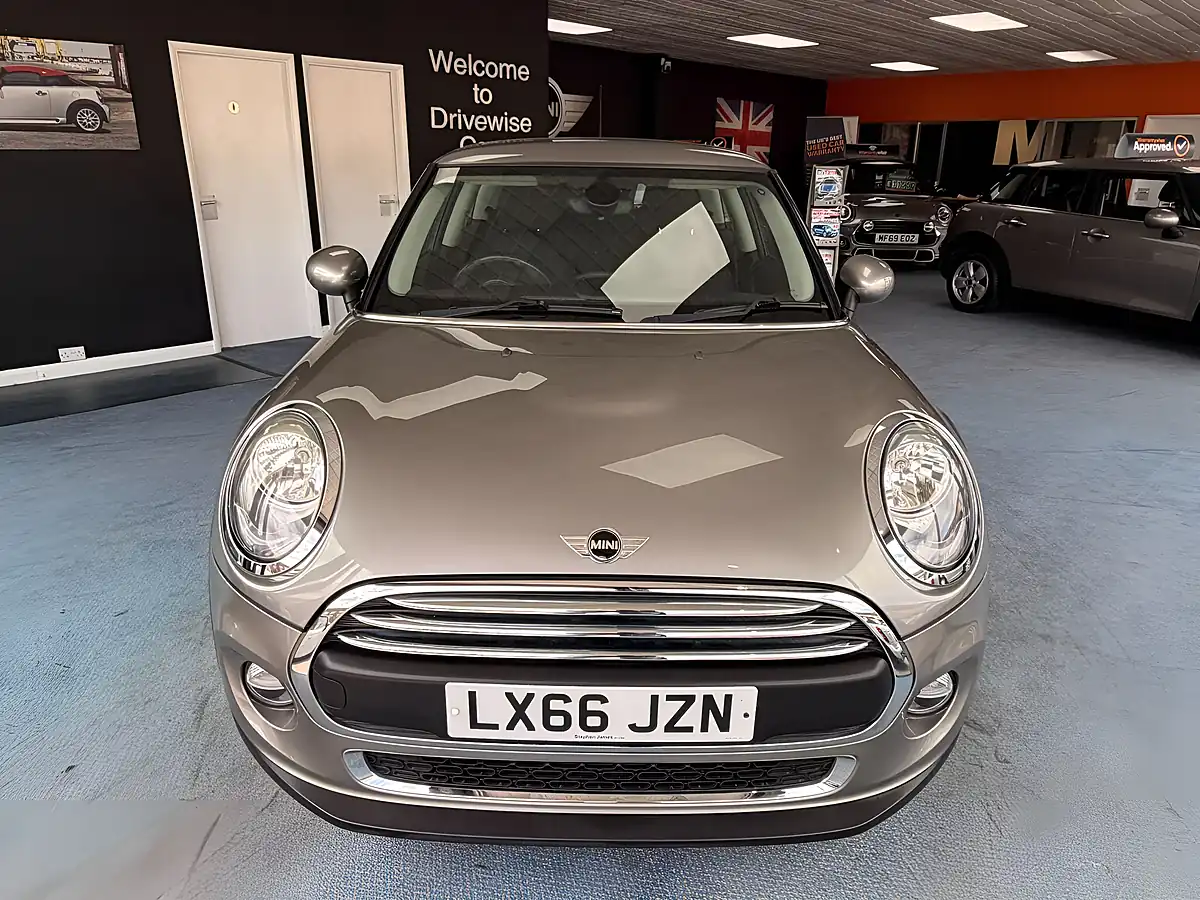 Used 2016 MINI Hatch One Silver - Interior and Exterior details 4