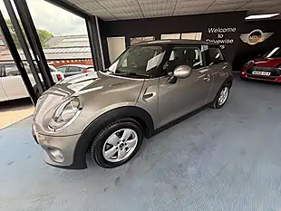 Used 2016 MINI Hatch One Silver - Interior and Exterior details 5