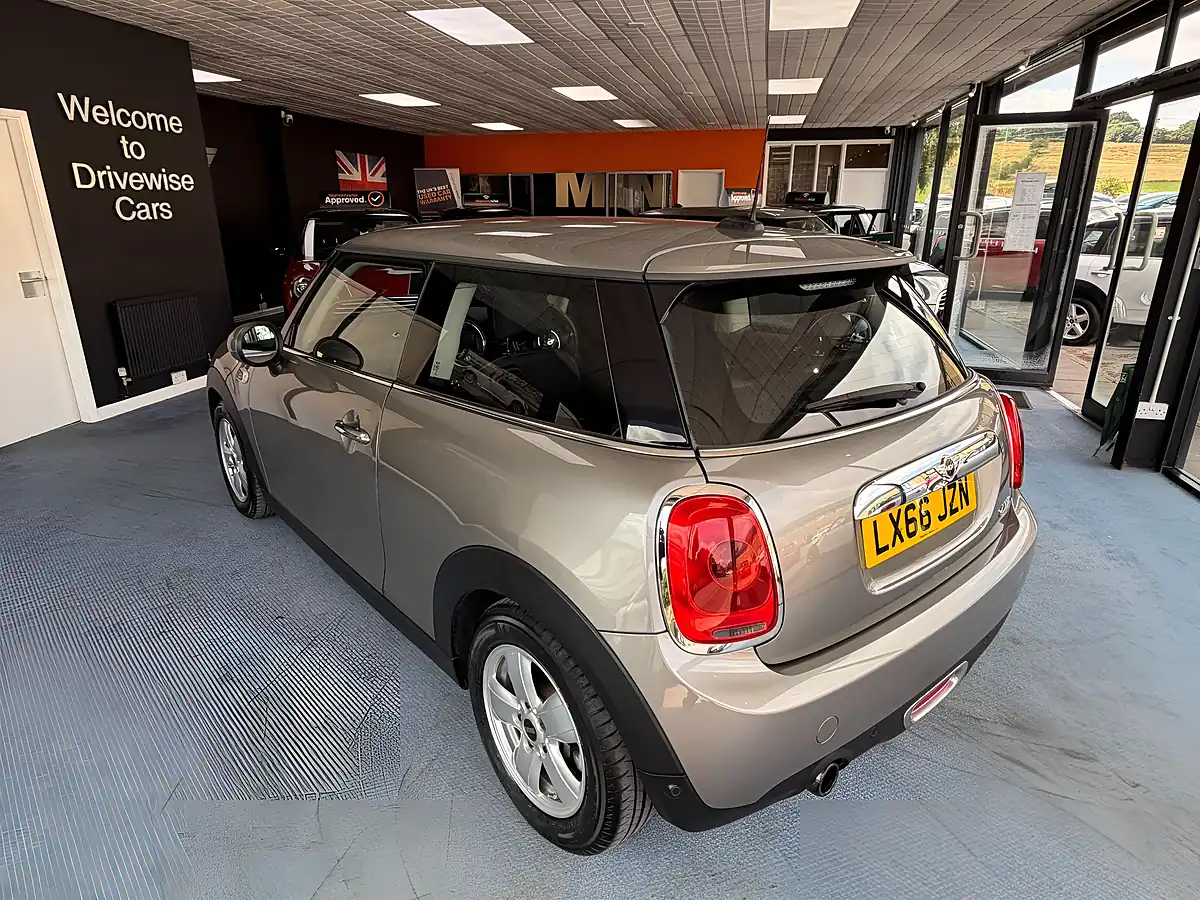 Used 2016 MINI Hatch One Silver - Interior and Exterior details 7