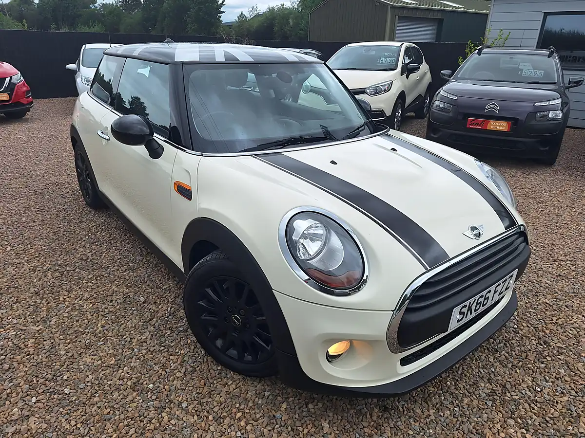 Used 2016 MINI Hatch One White - Front View