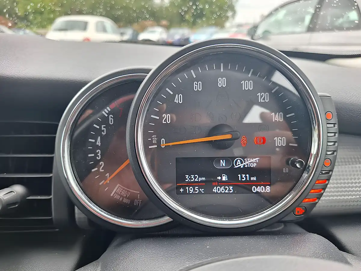 Used 2016 MINI Hatch One White - Interior and Exterior details 10