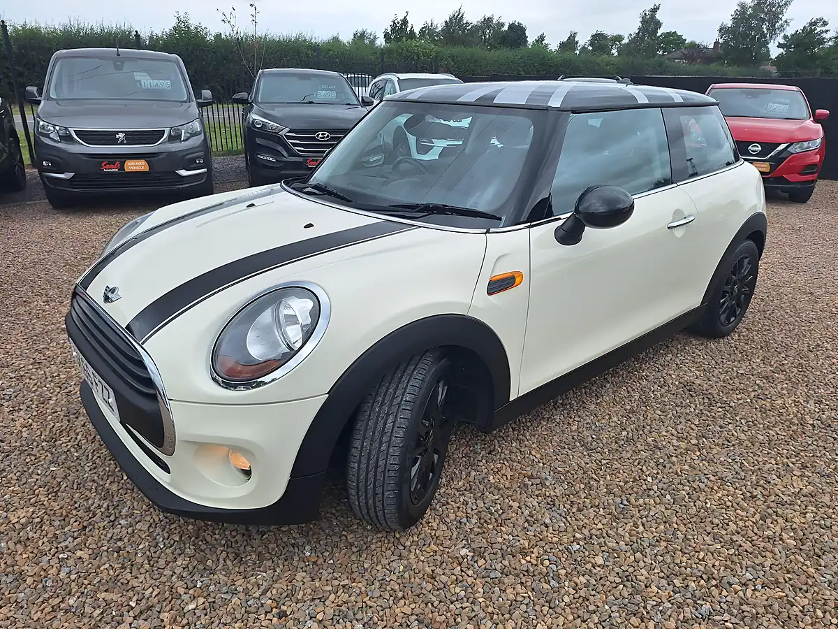 Used 2016 MINI Hatch One White - Interior and Exterior details 11