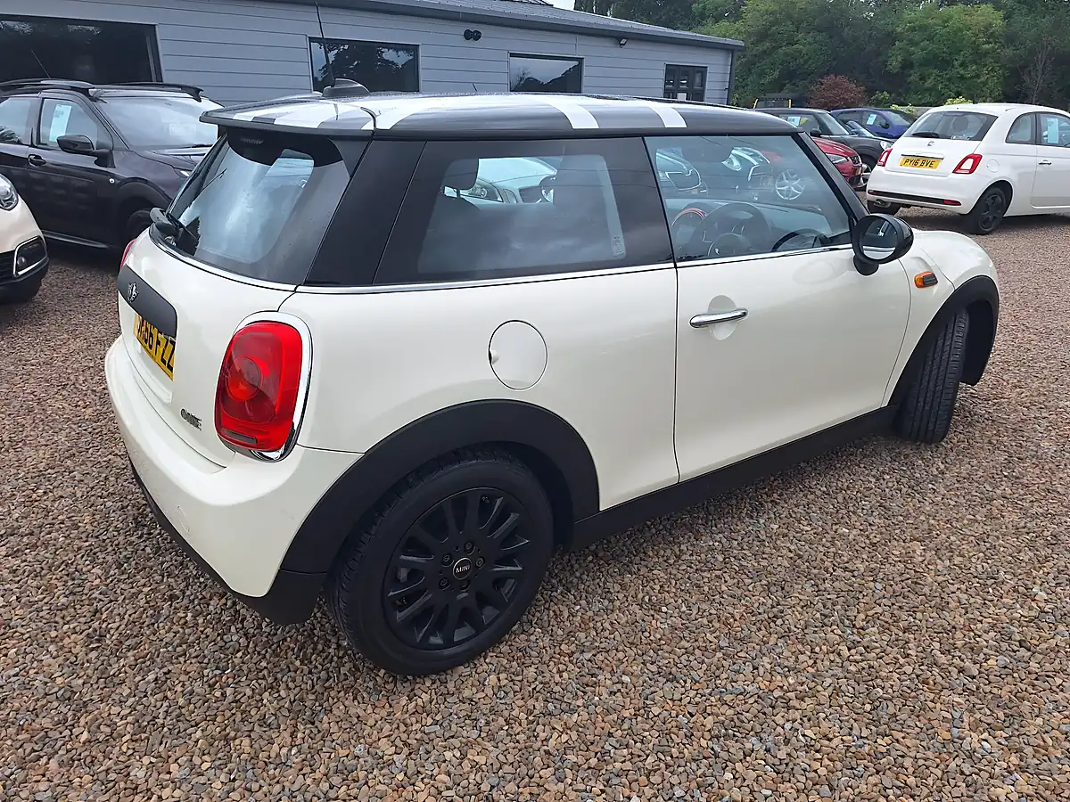 Used 2016 MINI Hatch One White - Interior and Exterior details 12