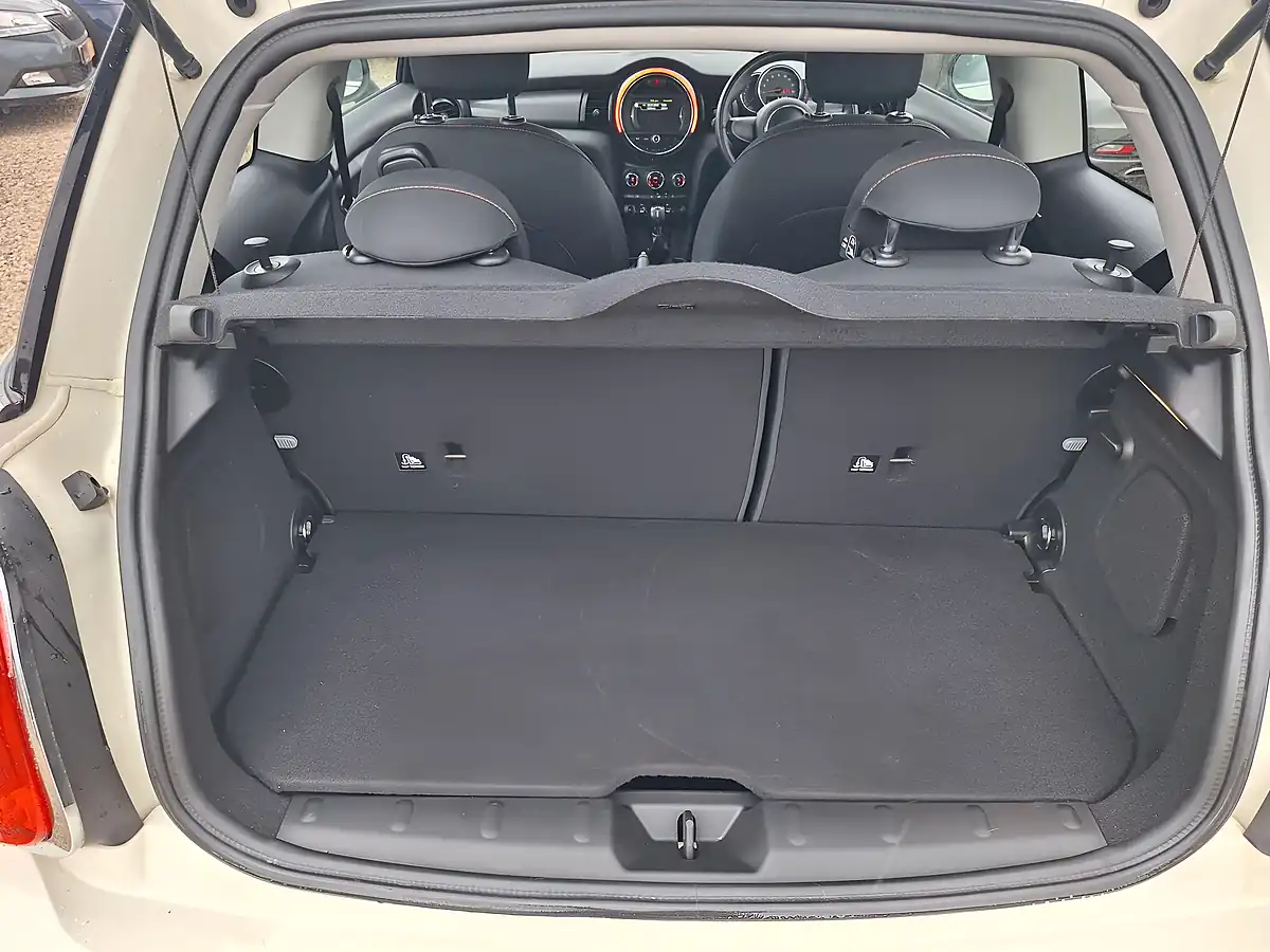 Used 2016 MINI Hatch One White - Interior and Exterior details 13