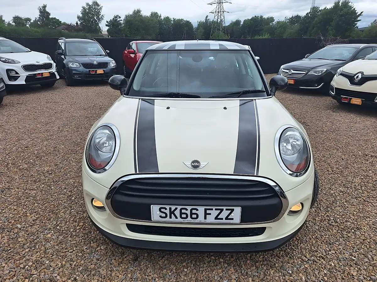 Used 2016 MINI Hatch One White - Interior and Exterior details 14