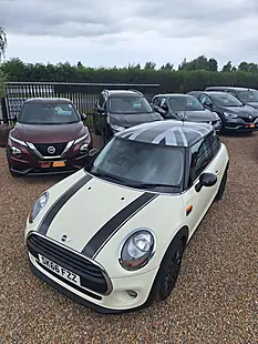 Used 2016 MINI Hatch One White - Interior and Exterior details 20