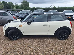 Used 2016 MINI Hatch One White - Interior and Exterior details 3