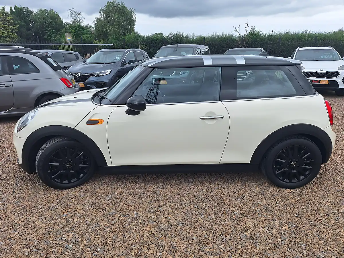 Used 2016 MINI Hatch One White - Interior and Exterior details 3