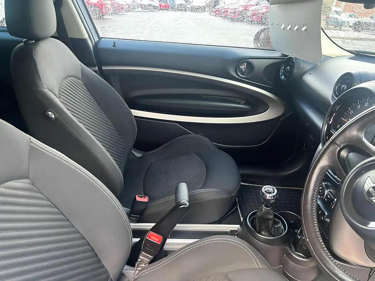Used 2016 MINI Paceman Cooper White - Interior and Exterior details 10
