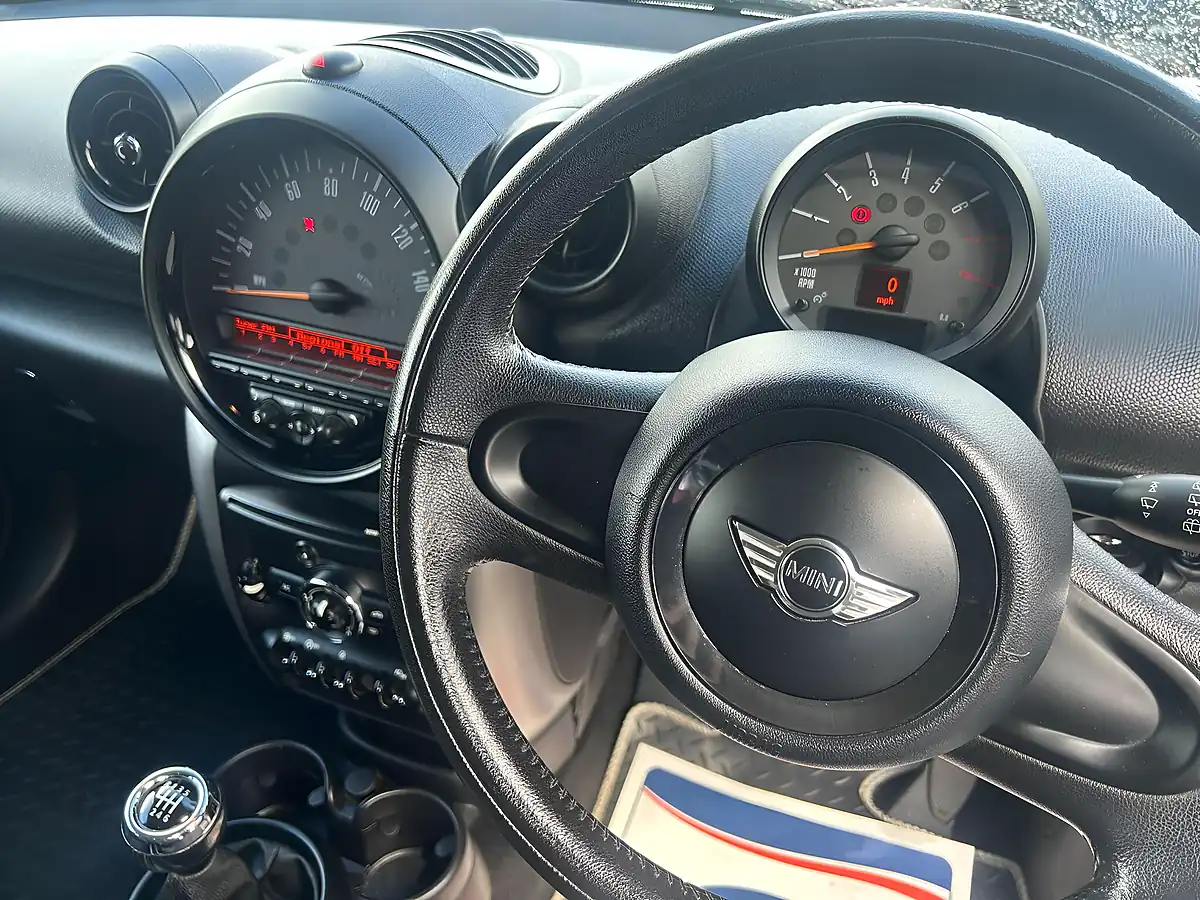 Used 2016 MINI Paceman Cooper White - Interior and Exterior details 11