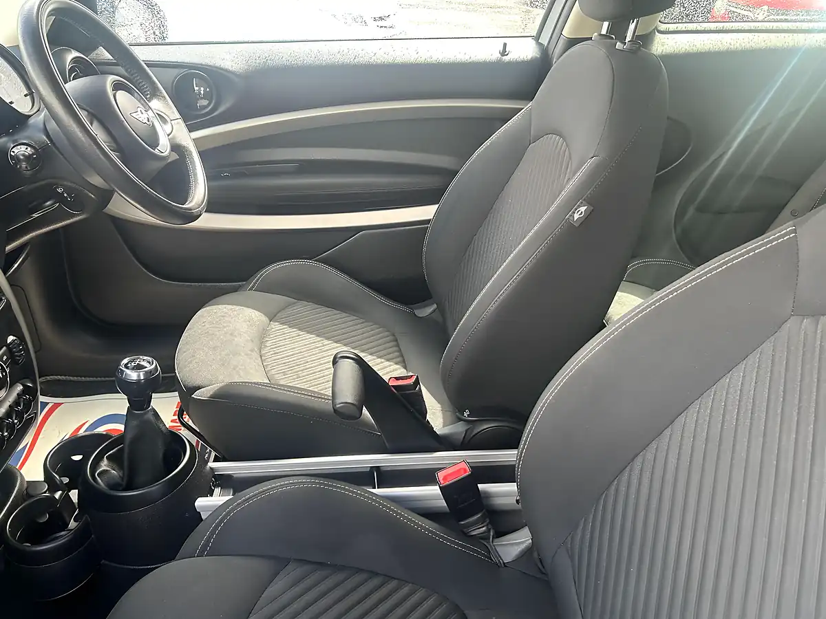 Used 2016 MINI Paceman Cooper White - Interior and Exterior details 13