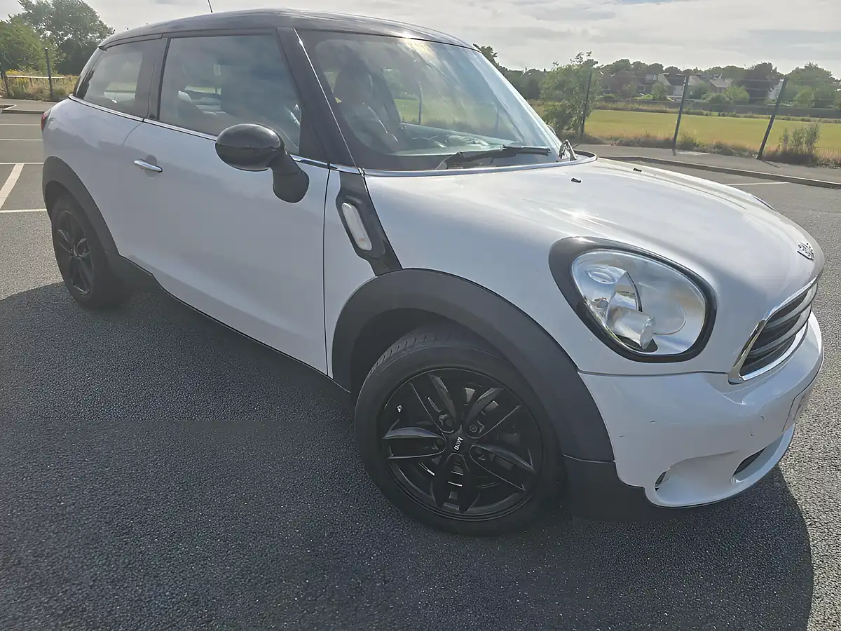 Used 2016 MINI Paceman Cooper White - Front View
