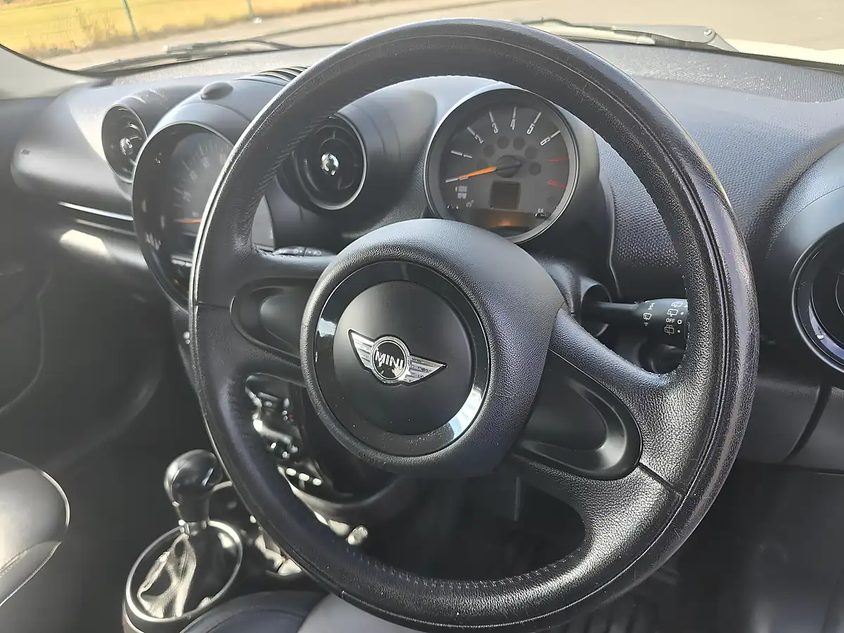 Used 2016 MINI Paceman Cooper White - Interior and Exterior details 12