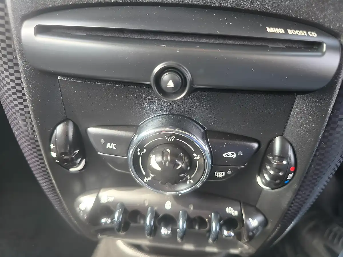 Used 2016 MINI Paceman Cooper White - Interior and Exterior details 15