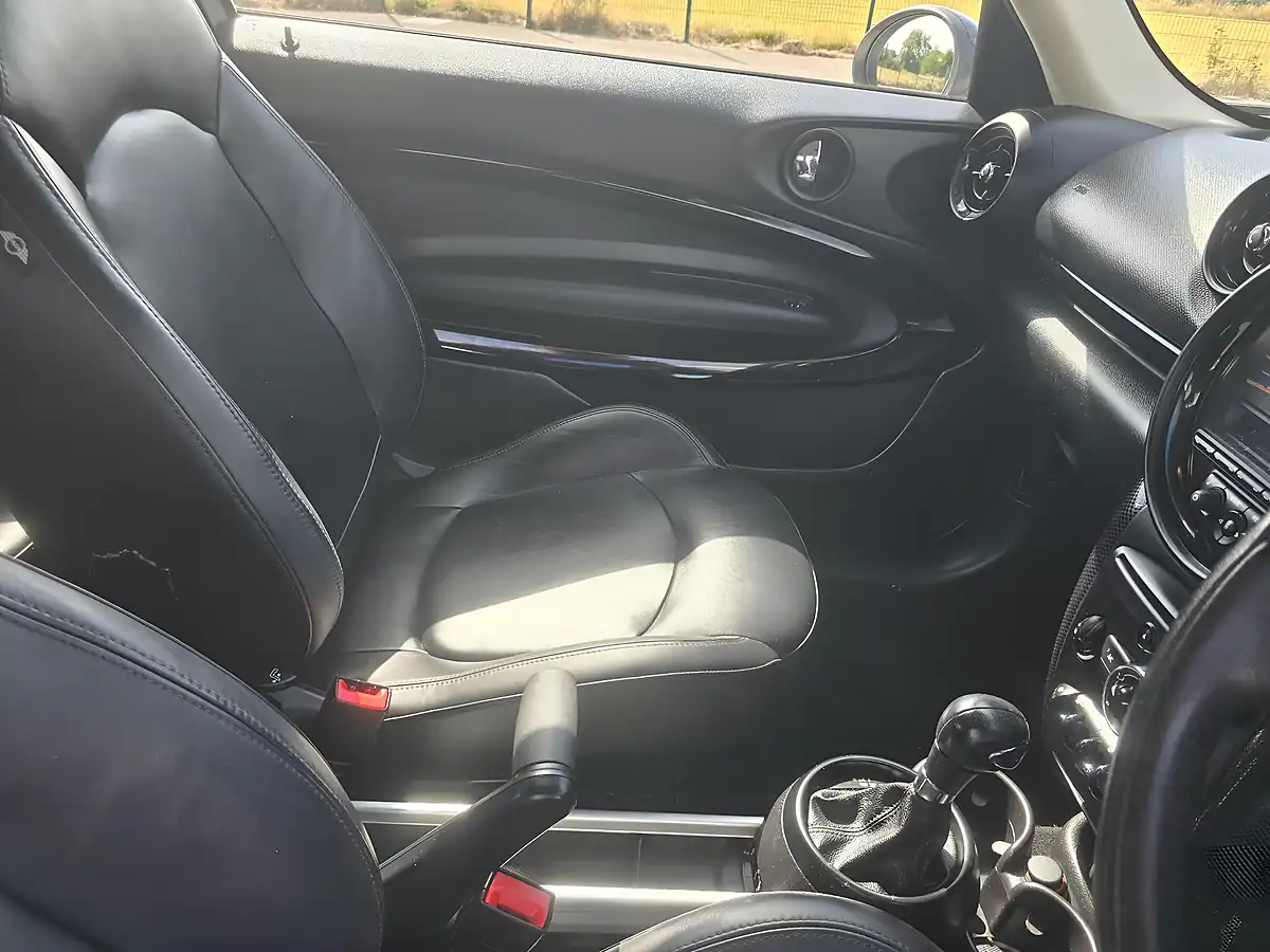 Used 2016 MINI Paceman Cooper White - Interior and Exterior details 18