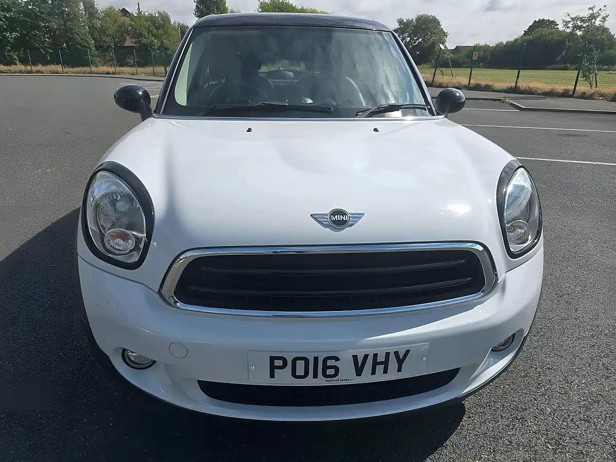 Used 2016 MINI Paceman Cooper White - Interior and Exterior details 2