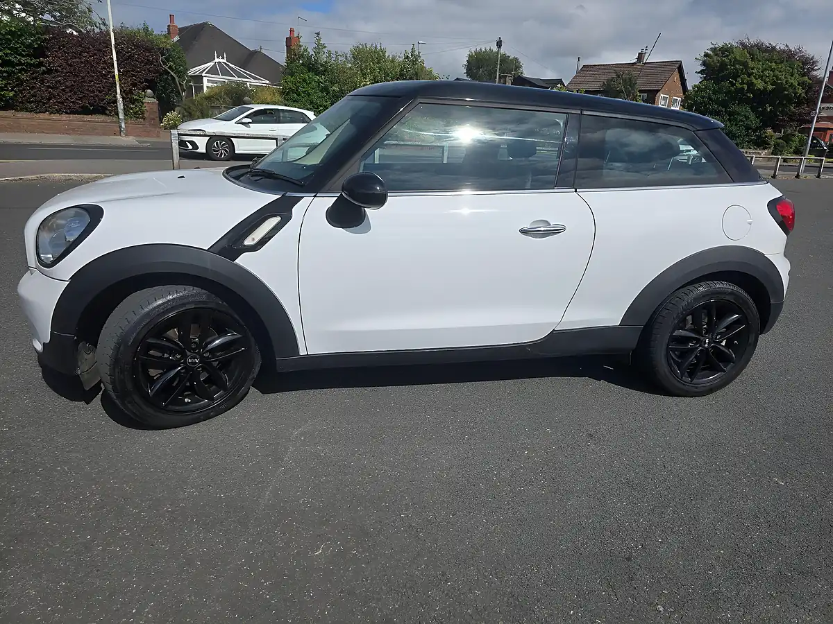Used 2016 MINI Paceman Cooper White - Interior and Exterior details 5