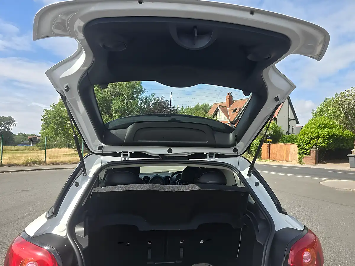 Used 2016 MINI Paceman Cooper White - Interior and Exterior details 9