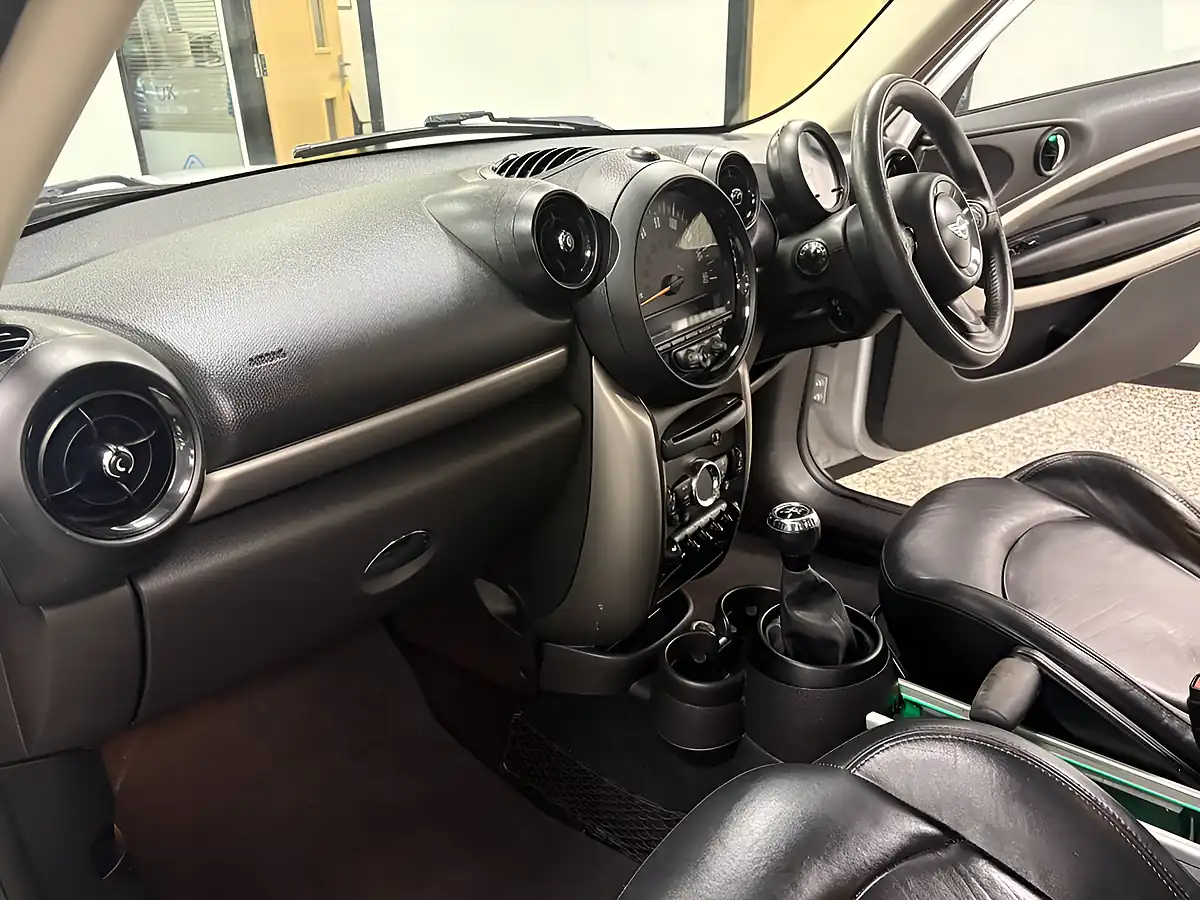 Used 2016 MINI Paceman Cooper White - Interior and Exterior details 17