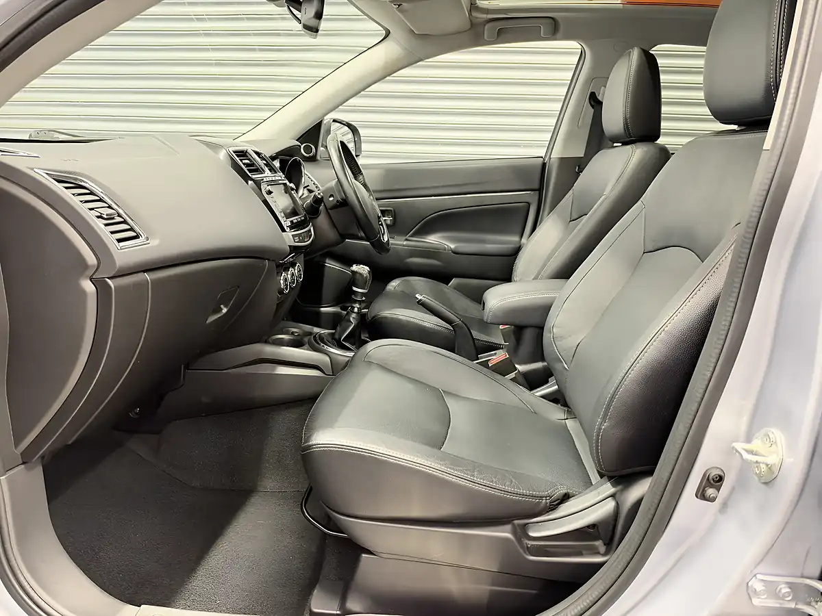 Used 2016 Mitsubishi Asx Zc-H Cool Silver - Interior and Exterior details 17