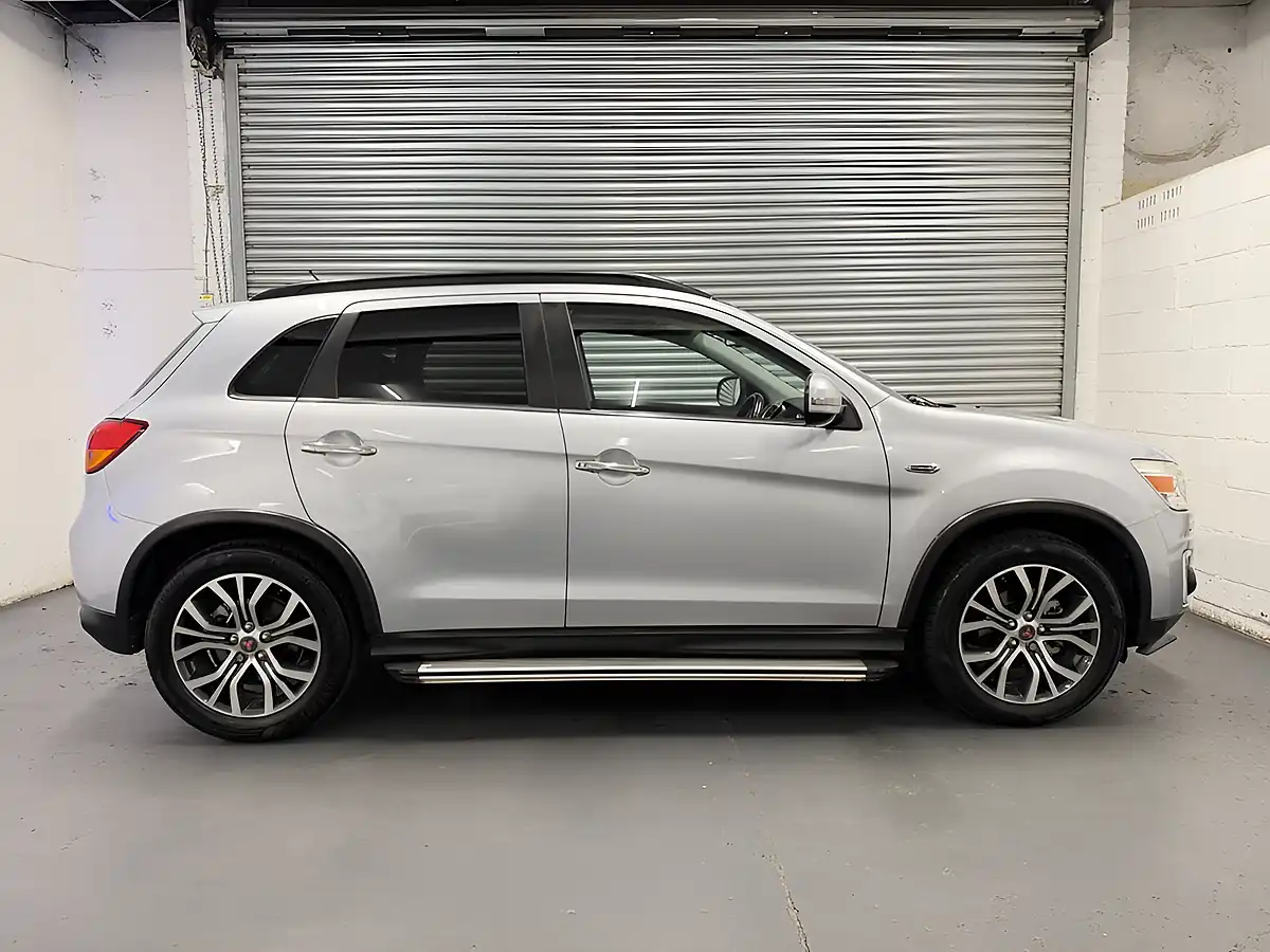 Used 2016 Mitsubishi Asx Zc-H Cool Silver - Interior and Exterior details 5