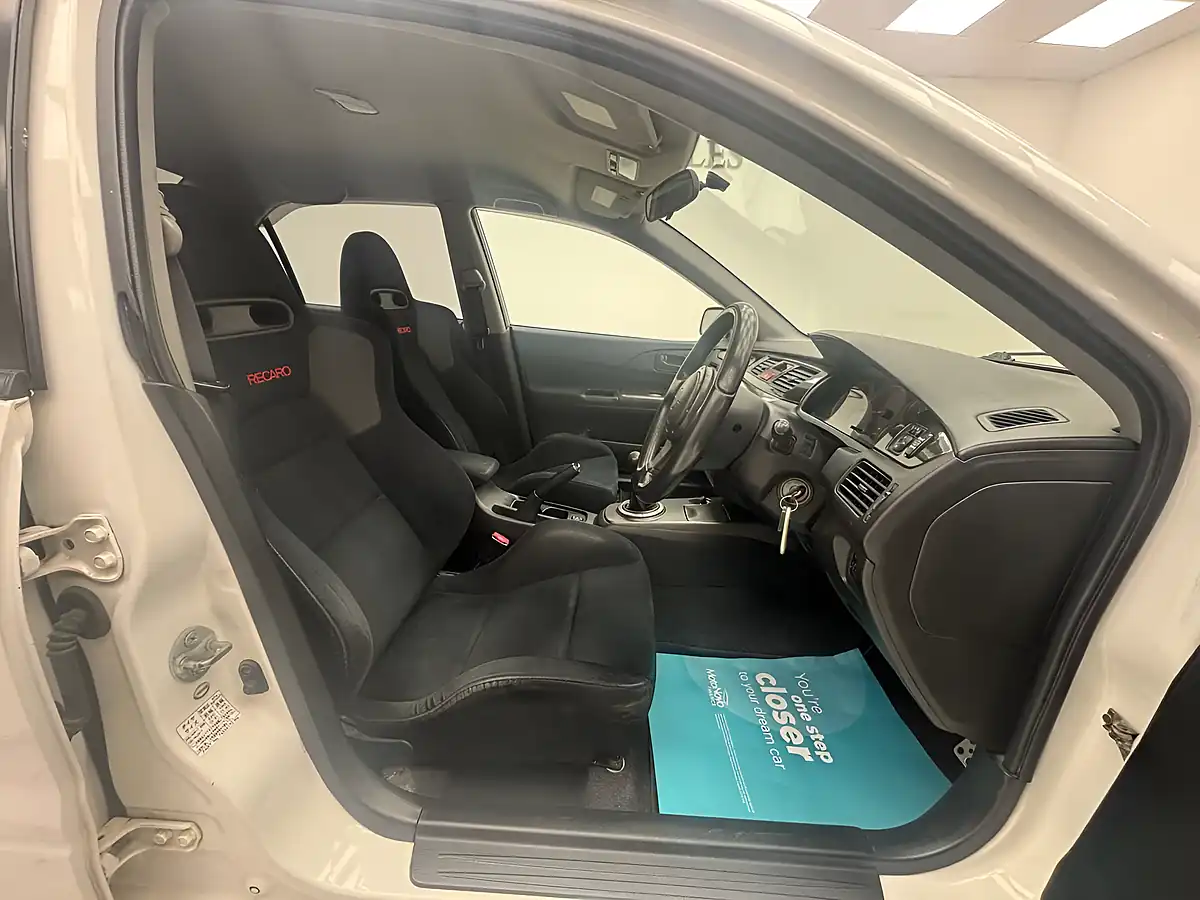 Used 2016 Mitsubishi Evolution White - Interior and Exterior details 10