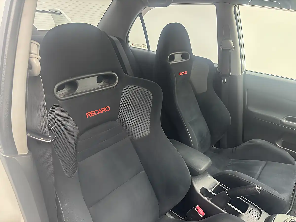Used 2016 Mitsubishi Evolution White - Interior and Exterior details 9