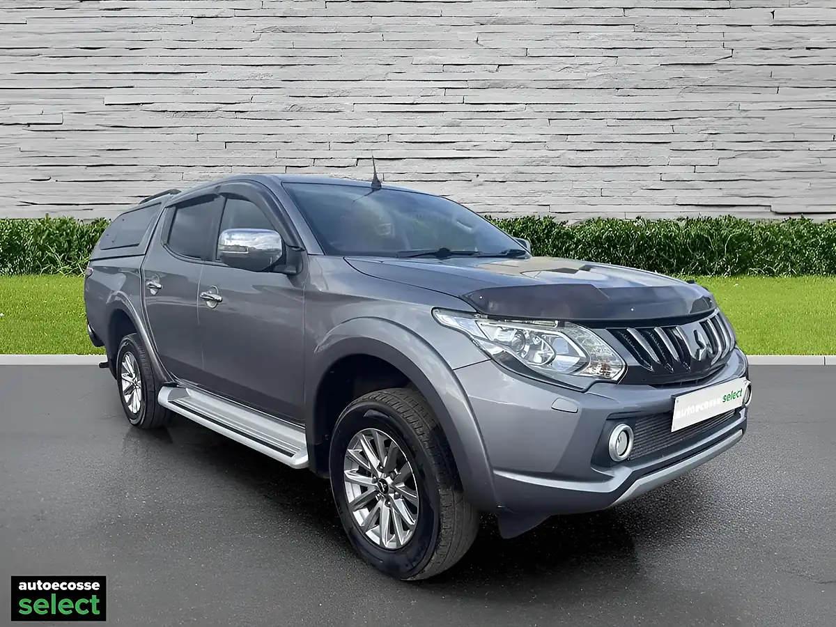 Used 2016 Mitsubishi L200 Barbarian Blue - Interior and Exterior details 6
