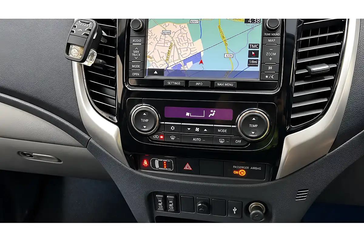 Used 2016 Mitsubishi L200 Barbarian Blue - Interior and Exterior details 12