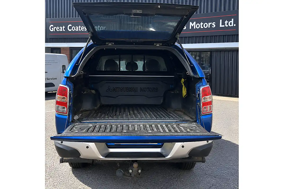 Used 2016 Mitsubishi L200 Barbarian Blue - Interior and Exterior details 5