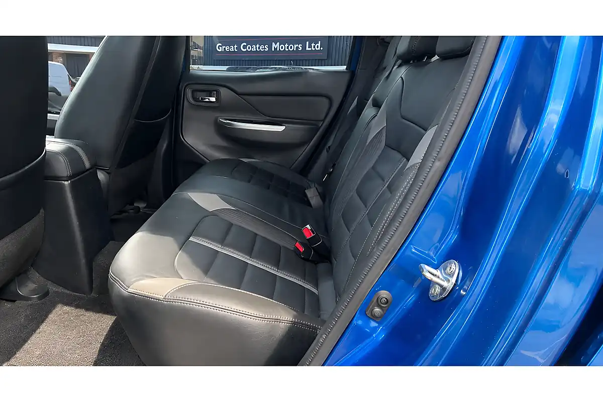 Used 2016 Mitsubishi L200 Barbarian Blue - Interior and Exterior details 7