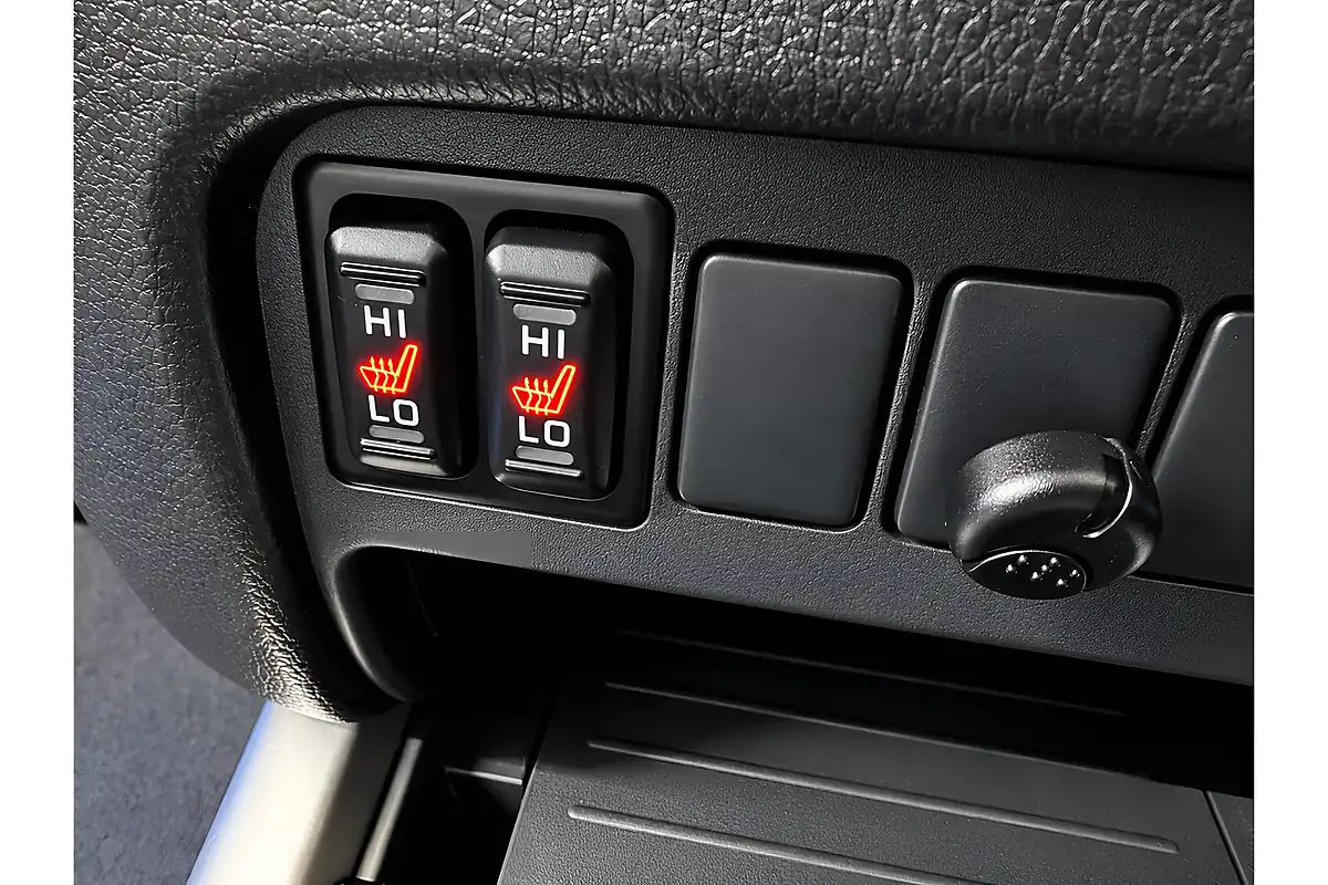 Used 2016 Mitsubishi L200 Barbarian Blue - Interior and Exterior details 8