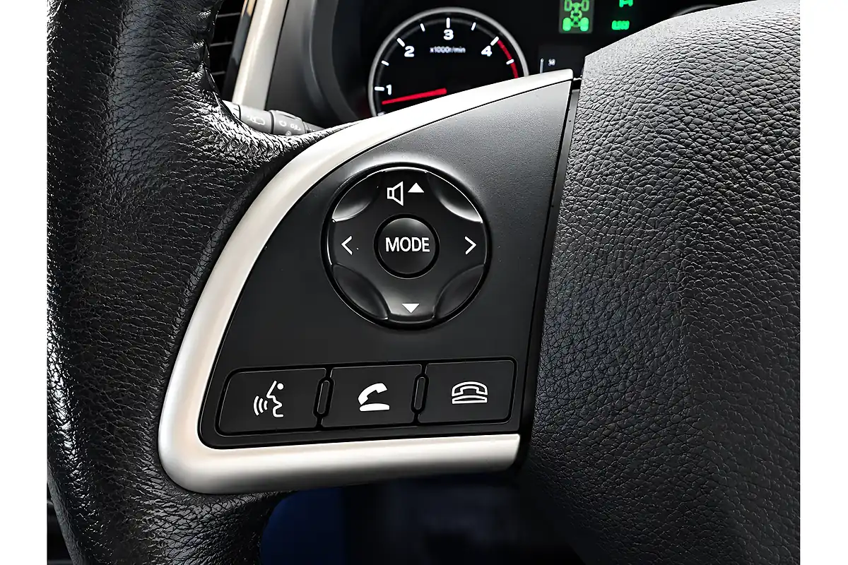 Used 2016 Mitsubishi L200 Barbarian Blue - Interior and Exterior details 9