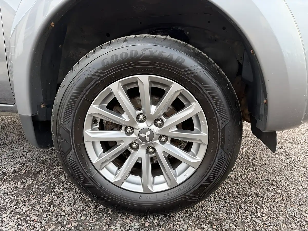 Used 2016 Mitsubishi L200 Barbarian Grey - Interior and Exterior details 3
