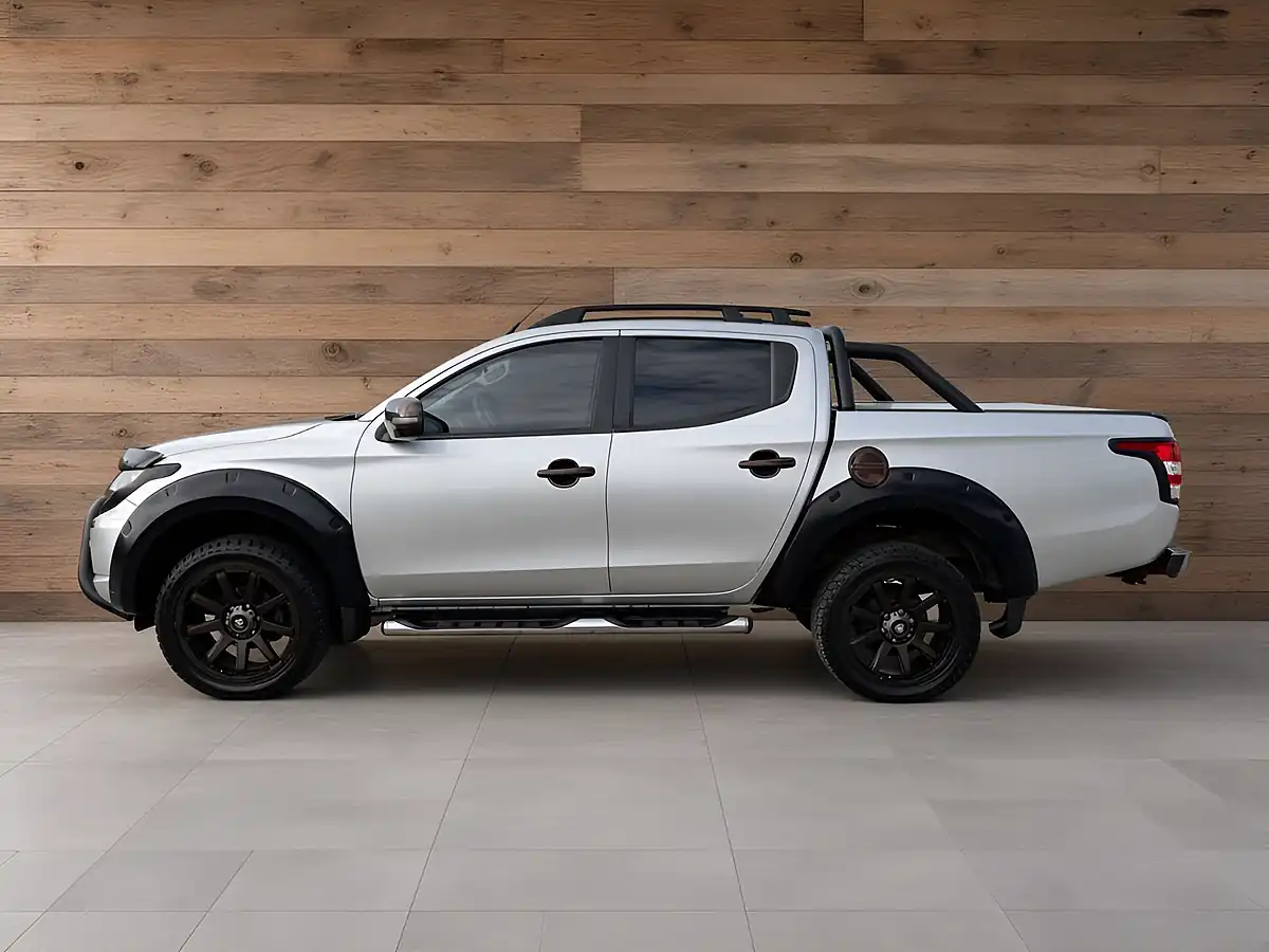 Used 2016 Mitsubishi L200 Barbarian Silver - Interior and Exterior details 16