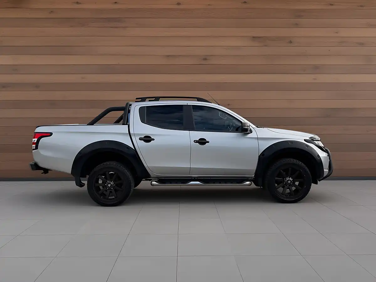 Used 2016 Mitsubishi L200 Barbarian Silver - Interior and Exterior details 17