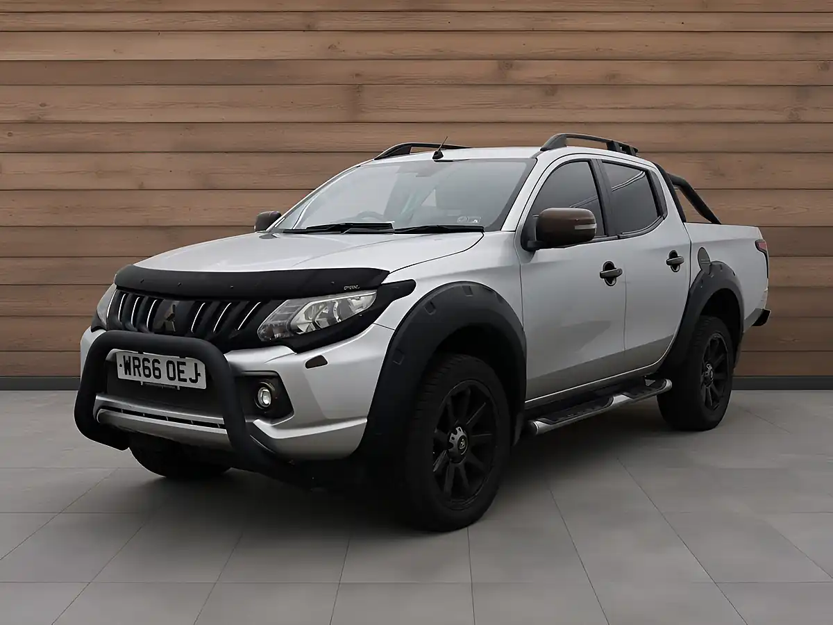 Used 2016 Mitsubishi L200 Barbarian Silver - Interior and Exterior details 2